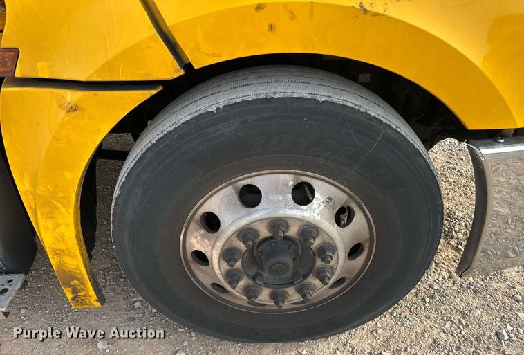 image for item ER4860 2021 Freightliner Cascadia 126 semi truck