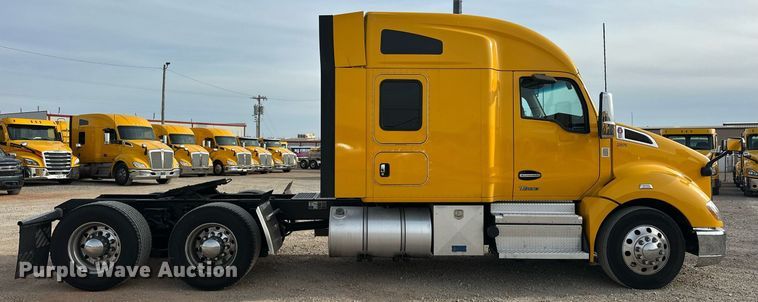 image for item ER4862 2022 Kenworth T680 semi truck