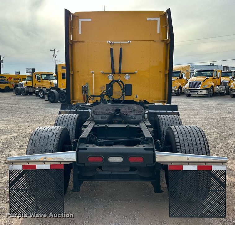 image for item ER4862 2022 Kenworth T680 semi truck