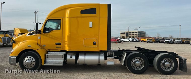 image for item ER4862 2022 Kenworth T680 semi truck