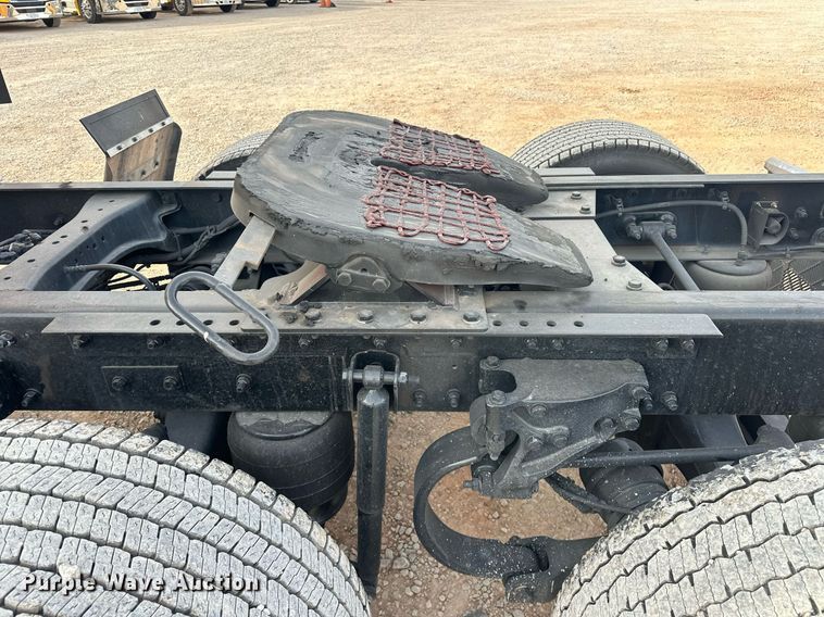 image for item ER4862 2022 Kenworth T680 semi truck