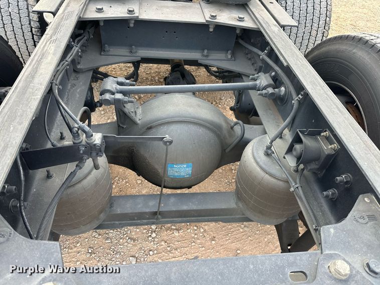 image for item ER4862 2022 Kenworth T680 semi truck