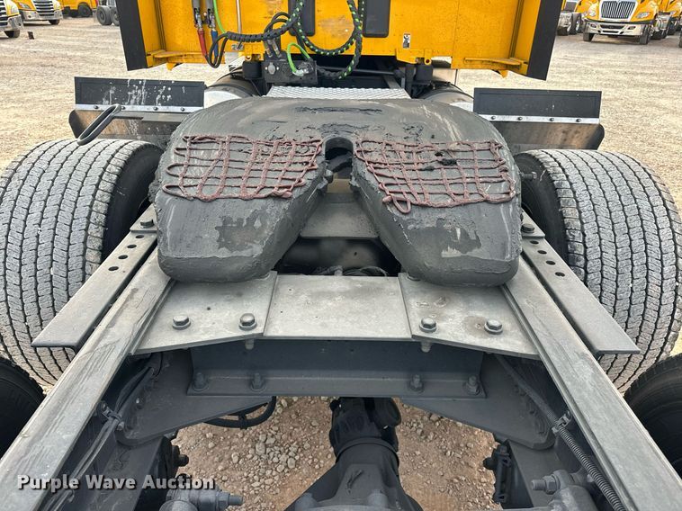 image for item ER4862 2022 Kenworth T680 semi truck