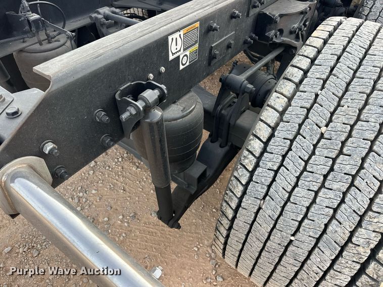 image for item ER4862 2022 Kenworth T680 semi truck