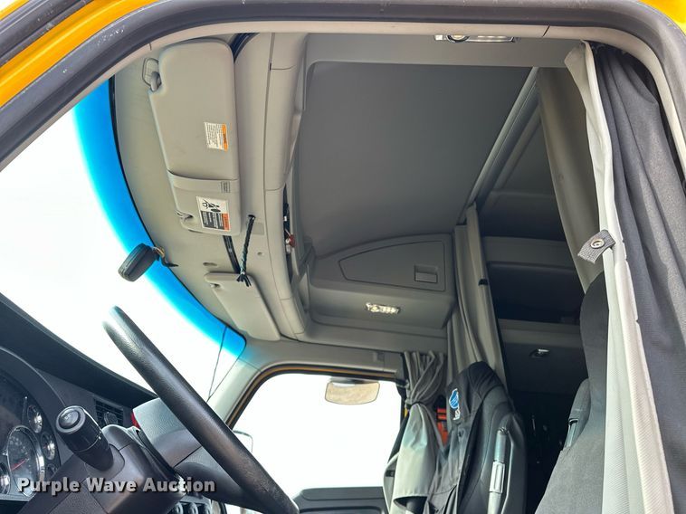 image for item ER4862 2022 Kenworth T680 semi truck