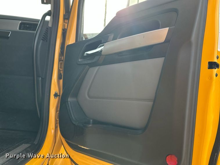 image for item ER4862 2022 Kenworth T680 semi truck