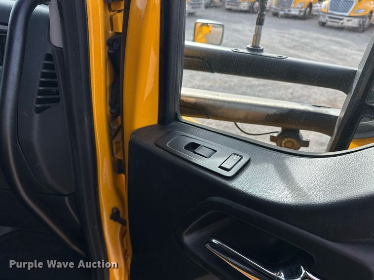 image for item ER4862 2022 Kenworth T680 semi truck