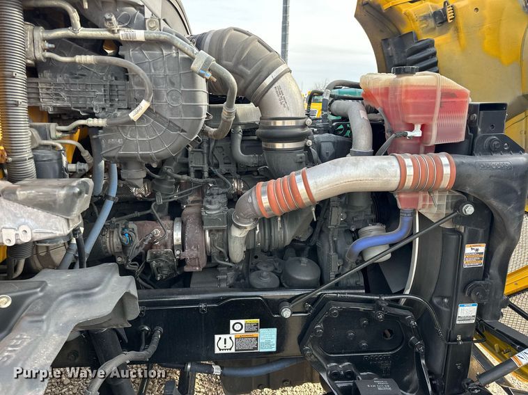 image for item ER4862 2022 Kenworth T680 semi truck