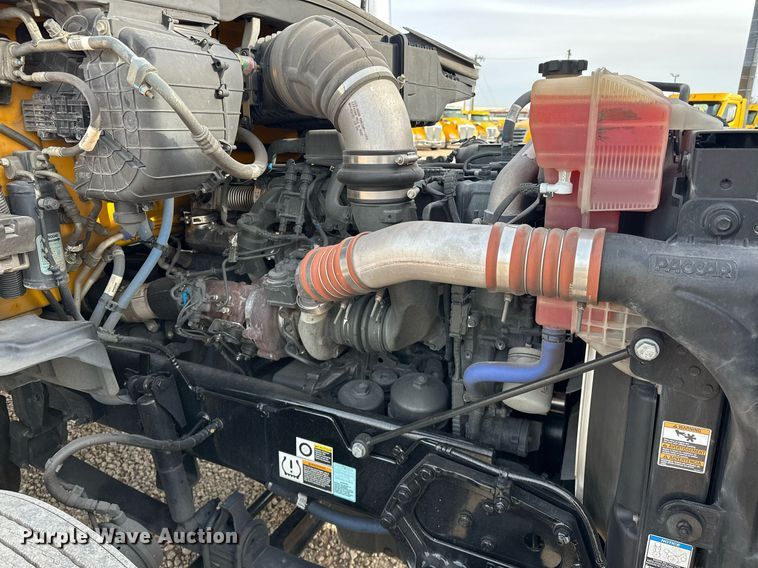 image for item ER4862 2022 Kenworth T680 semi truck