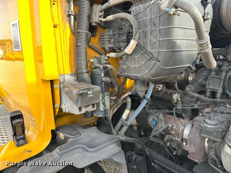 image for item ER4862 2022 Kenworth T680 semi truck