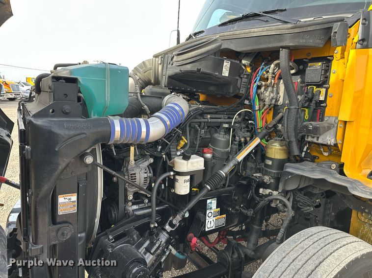 image for item ER4862 2022 Kenworth T680 semi truck