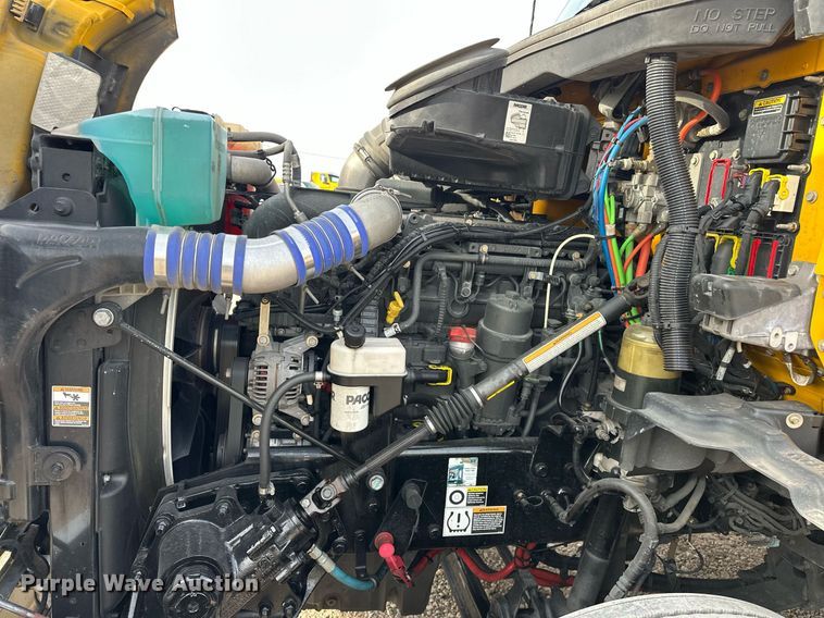 image for item ER4862 2022 Kenworth T680 semi truck