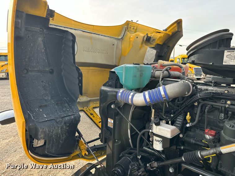 image for item ER4862 2022 Kenworth T680 semi truck