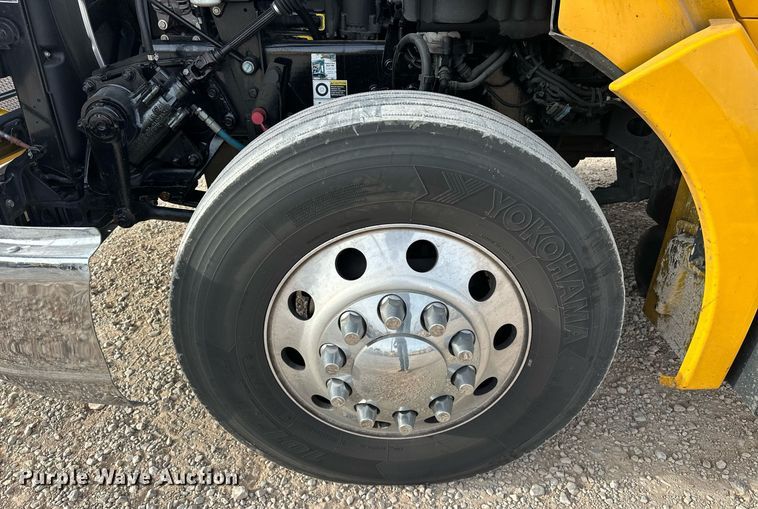 image for item ER4862 2022 Kenworth T680 semi truck