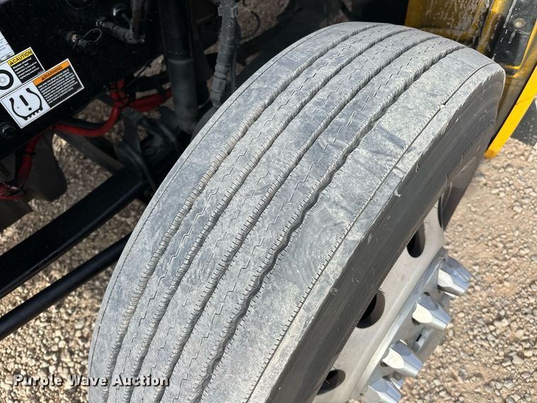 image for item ER4862 2022 Kenworth T680 semi truck