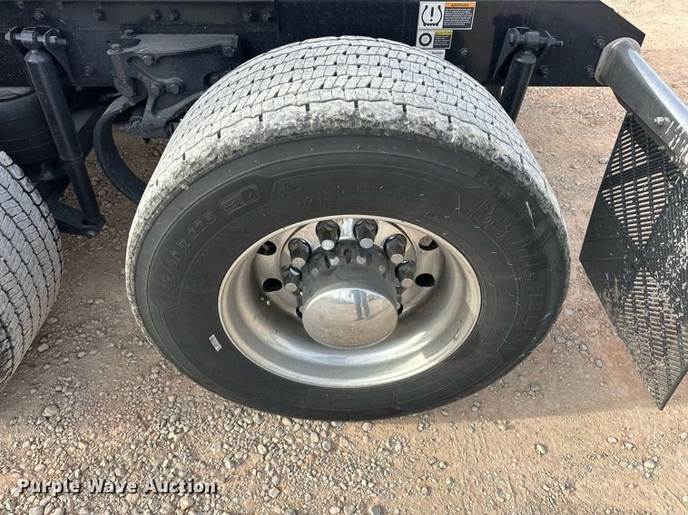 image for item ER4862 2022 Kenworth T680 semi truck