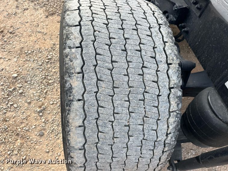 image for item ER4862 2022 Kenworth T680 semi truck