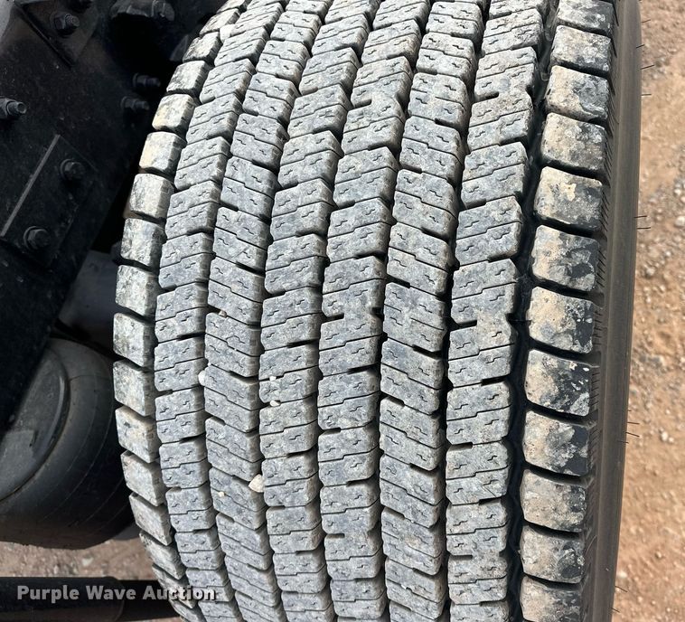 image for item ER4862 2022 Kenworth T680 semi truck