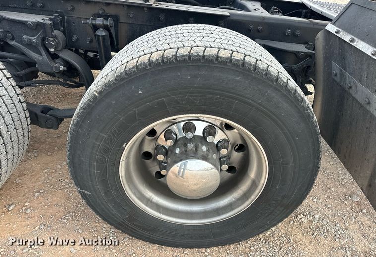 image for item ER4862 2022 Kenworth T680 semi truck