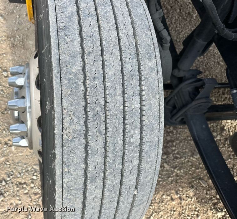 image for item ER4862 2022 Kenworth T680 semi truck