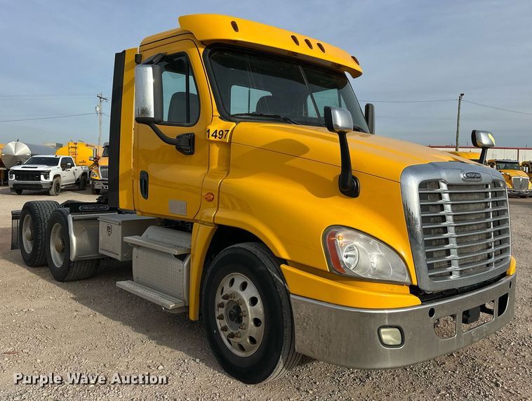 image for item ER4863 2018 Freightliner Cascadia 125 semi truck