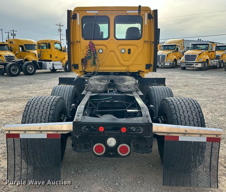 image for item ER4863 2018 Freightliner Cascadia 125 semi truck