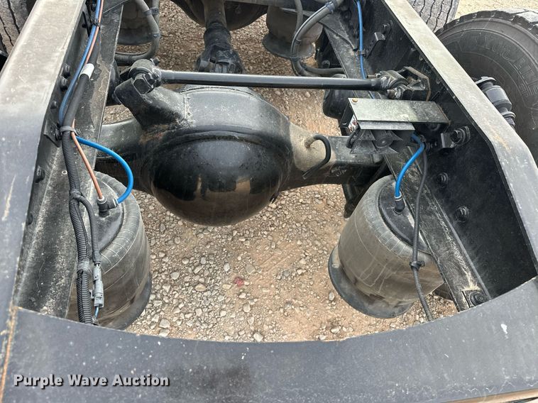 image for item ER4863 2018 Freightliner Cascadia 125 semi truck