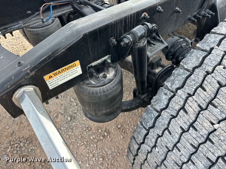 image for item ER4863 2018 Freightliner Cascadia 125 semi truck