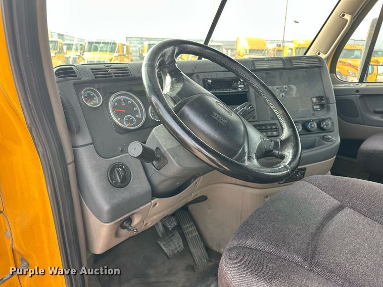 image for item ER4863 2018 Freightliner Cascadia 125 semi truck