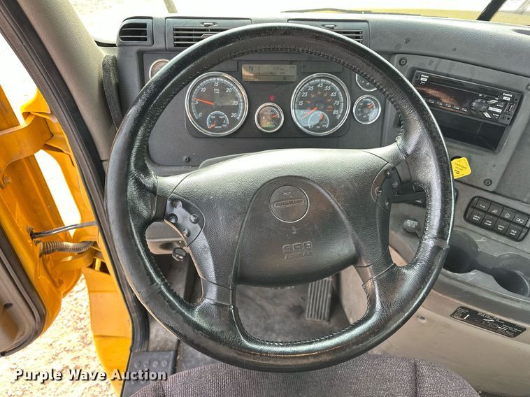 image for item ER4863 2018 Freightliner Cascadia 125 semi truck