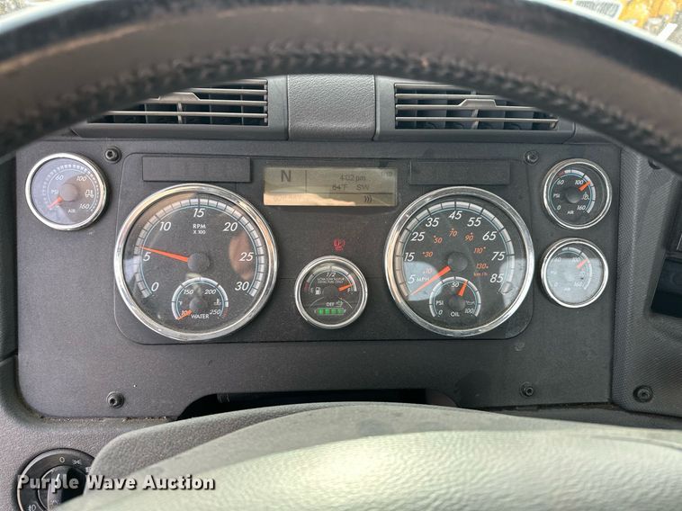 image for item ER4863 2018 Freightliner Cascadia 125 semi truck