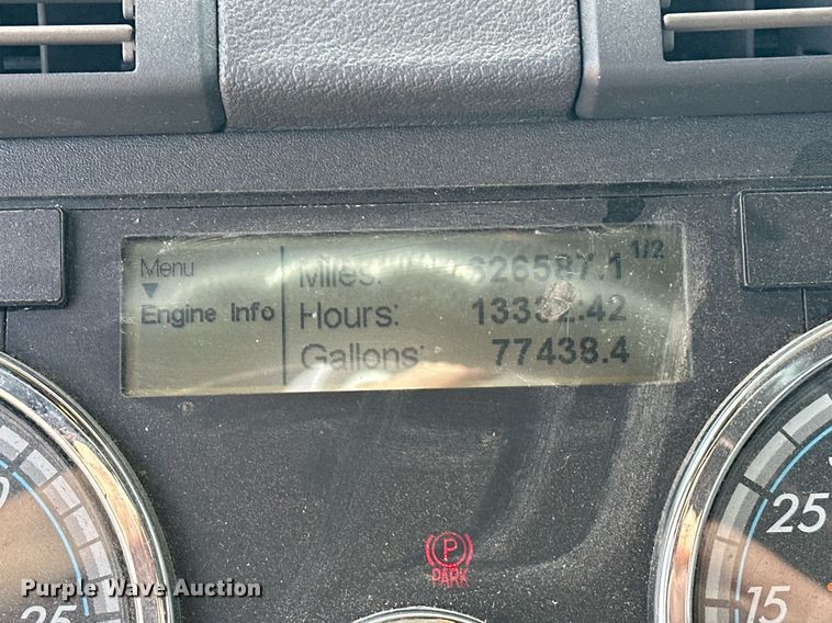 image for item ER4863 2018 Freightliner Cascadia 125 semi truck