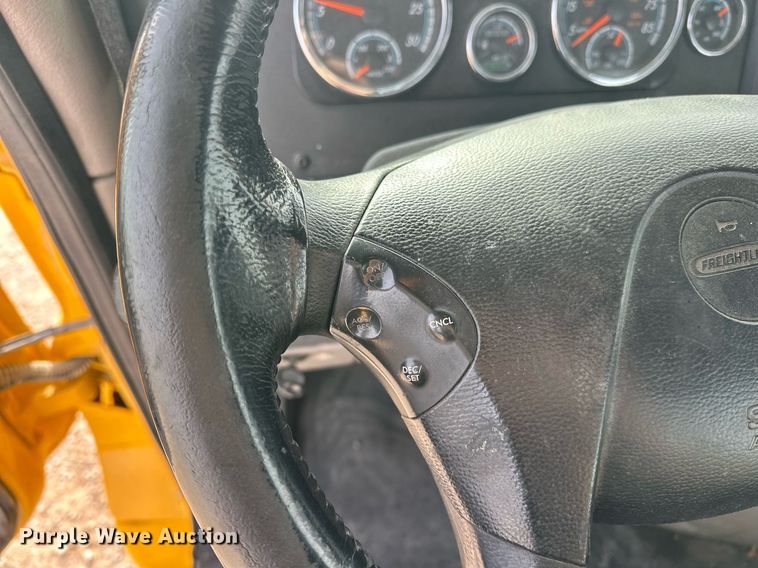 image for item ER4863 2018 Freightliner Cascadia 125 semi truck