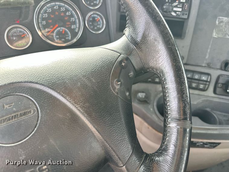 image for item ER4863 2018 Freightliner Cascadia 125 semi truck