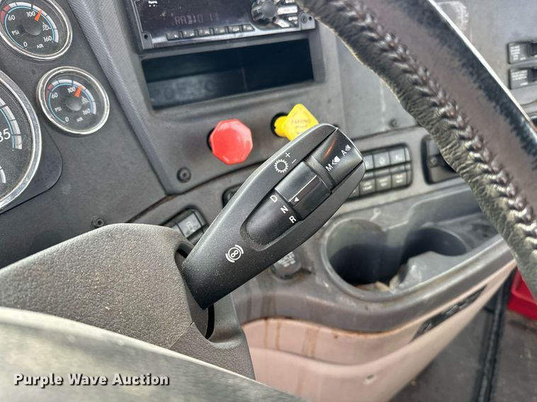 image for item ER4863 2018 Freightliner Cascadia 125 semi truck