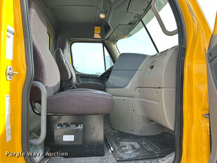 image for item ER4863 2018 Freightliner Cascadia 125 semi truck