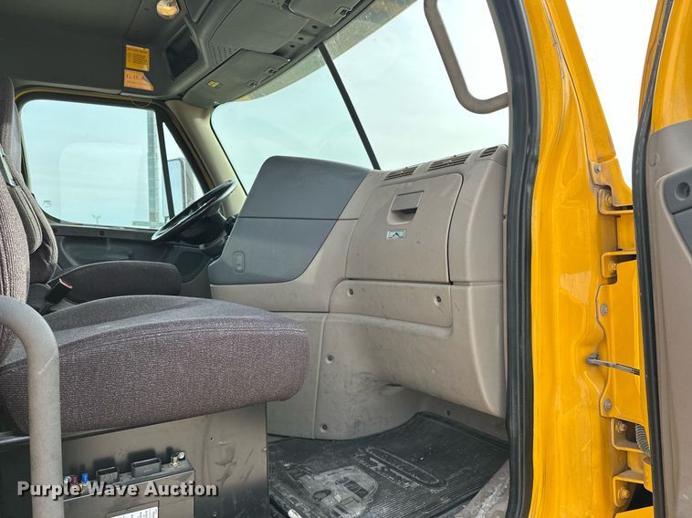 image for item ER4863 2018 Freightliner Cascadia 125 semi truck