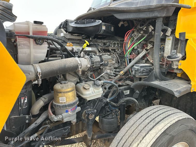 image for item ER4863 2018 Freightliner Cascadia 125 semi truck