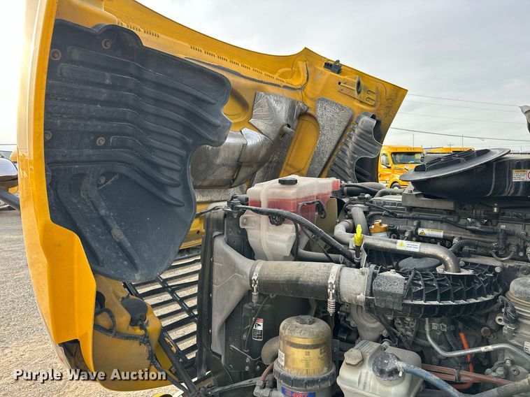 image for item ER4863 2018 Freightliner Cascadia 125 semi truck