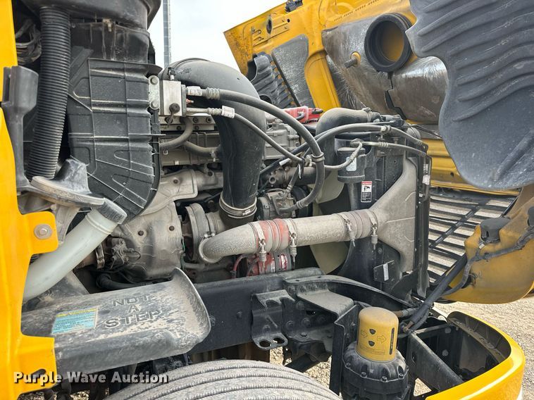 image for item ER4863 2018 Freightliner Cascadia 125 semi truck