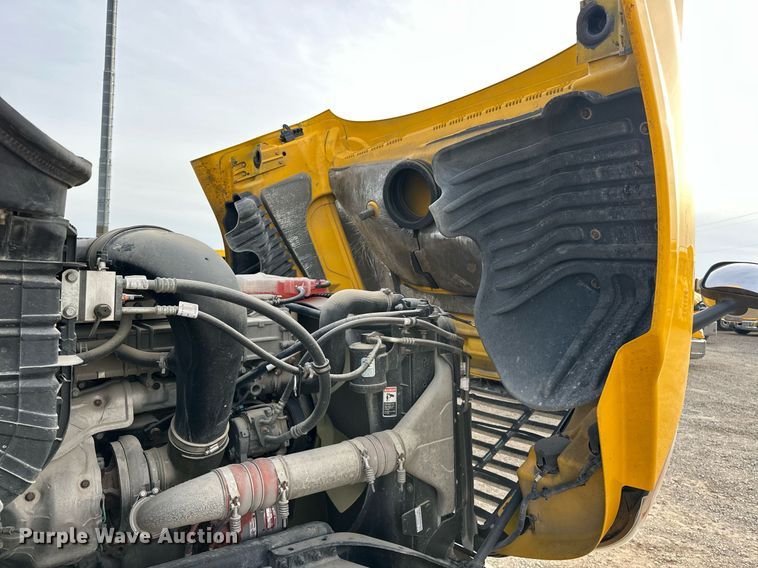 image for item ER4863 2018 Freightliner Cascadia 125 semi truck