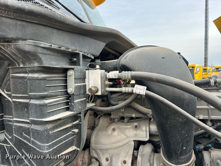 image for item ER4863 2018 Freightliner Cascadia 125 semi truck