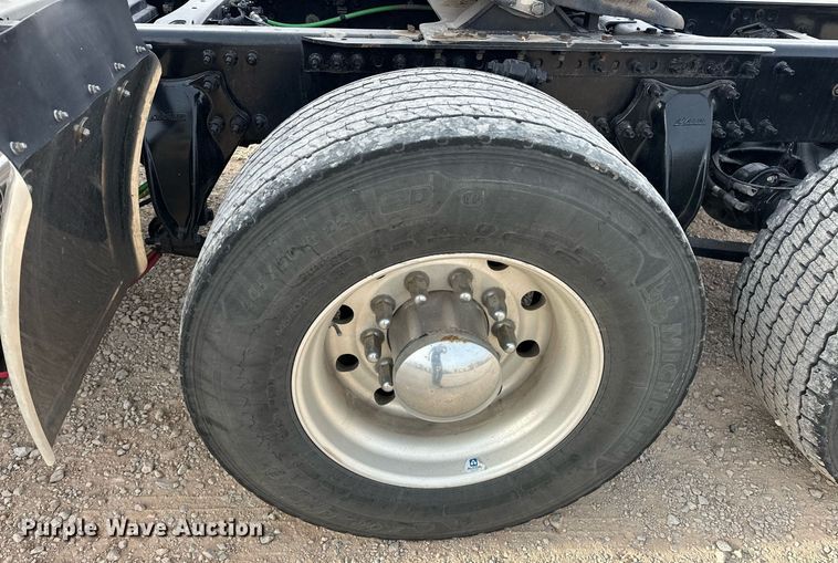 image for item ER4863 2018 Freightliner Cascadia 125 semi truck