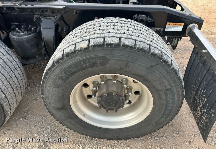 image for item ER4863 2018 Freightliner Cascadia 125 semi truck