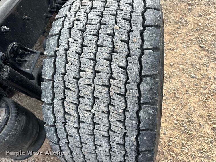 image for item ER4863 2018 Freightliner Cascadia 125 semi truck