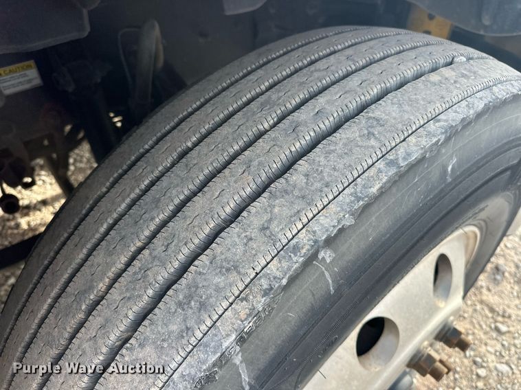 image for item ER4863 2018 Freightliner Cascadia 125 semi truck