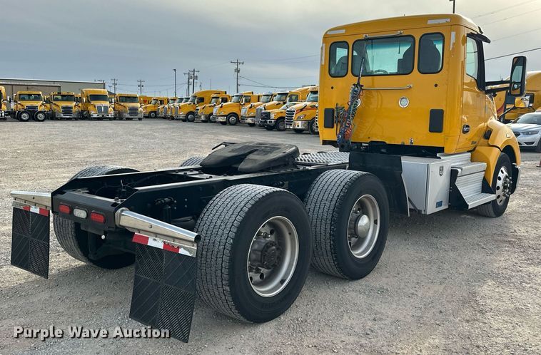 image for item ER4864 2021 Kenworth T680 semi truck