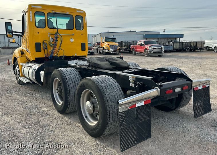 image for item ER4864 2021 Kenworth T680 semi truck