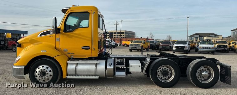 image for item ER4864 2021 Kenworth T680 semi truck