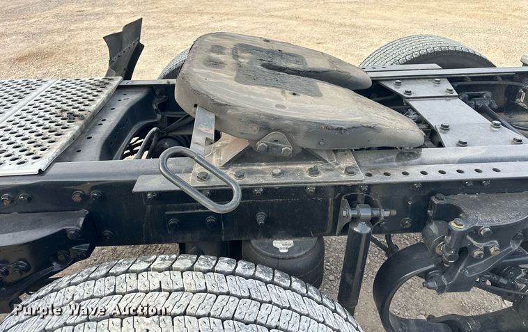 image for item ER4864 2021 Kenworth T680 semi truck